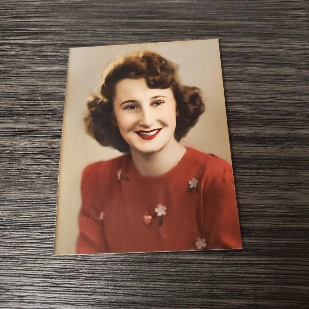 Vtg Studio‎ Photograph Portrait Beautiful Woman 40's Red Lipstick Junk Journal